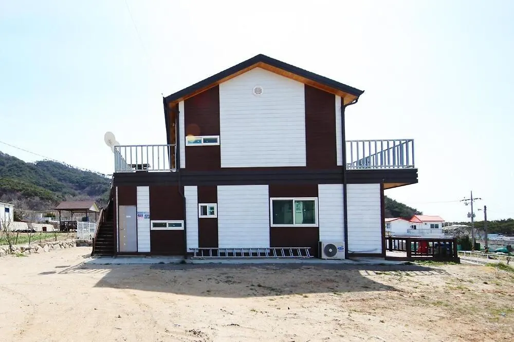 Incheon Dukjukdo Bada Hyangi Pension 인천 덕적도바다향기펜션 South Korea